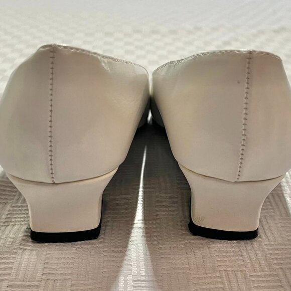 NIB 7.5 Medium Soft Style, A Hush Puppies Company - Picture 9 of 10